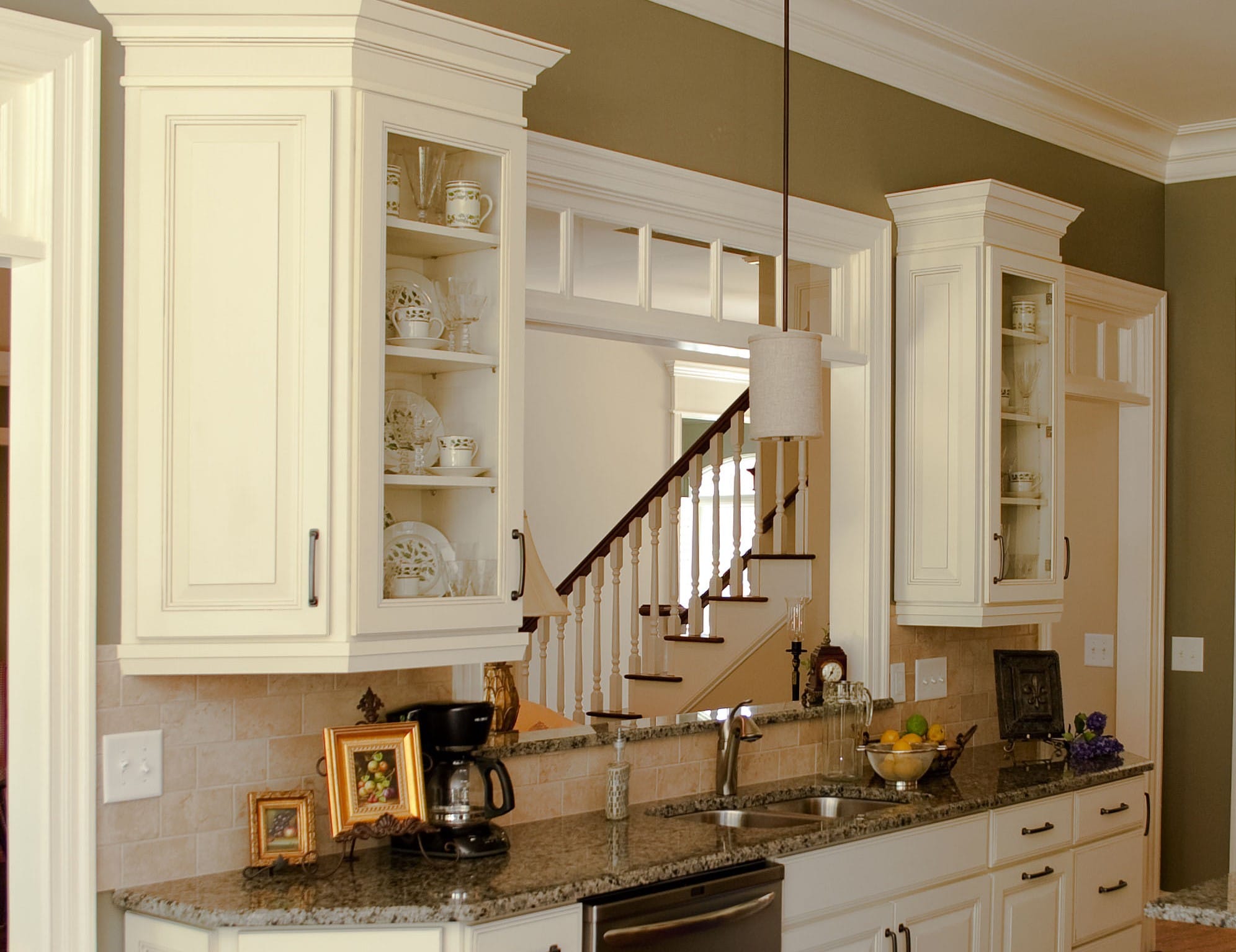 Counter-depth-upper-cabinets-with-glass-doors,